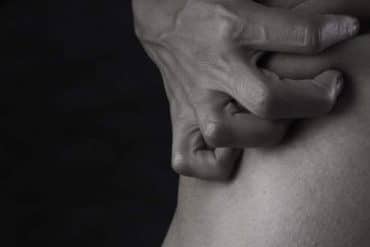 une personne atteinte de la maladie de charcot aussi appelée SLA est victime de contraction musculaire