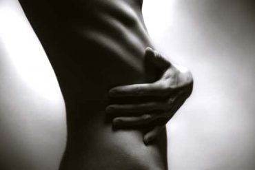 Photo du corps d'une personne âgée souffrant de dénutrition