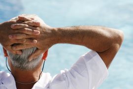 Photo d'un senior détendu car il a su préparer sa retraite